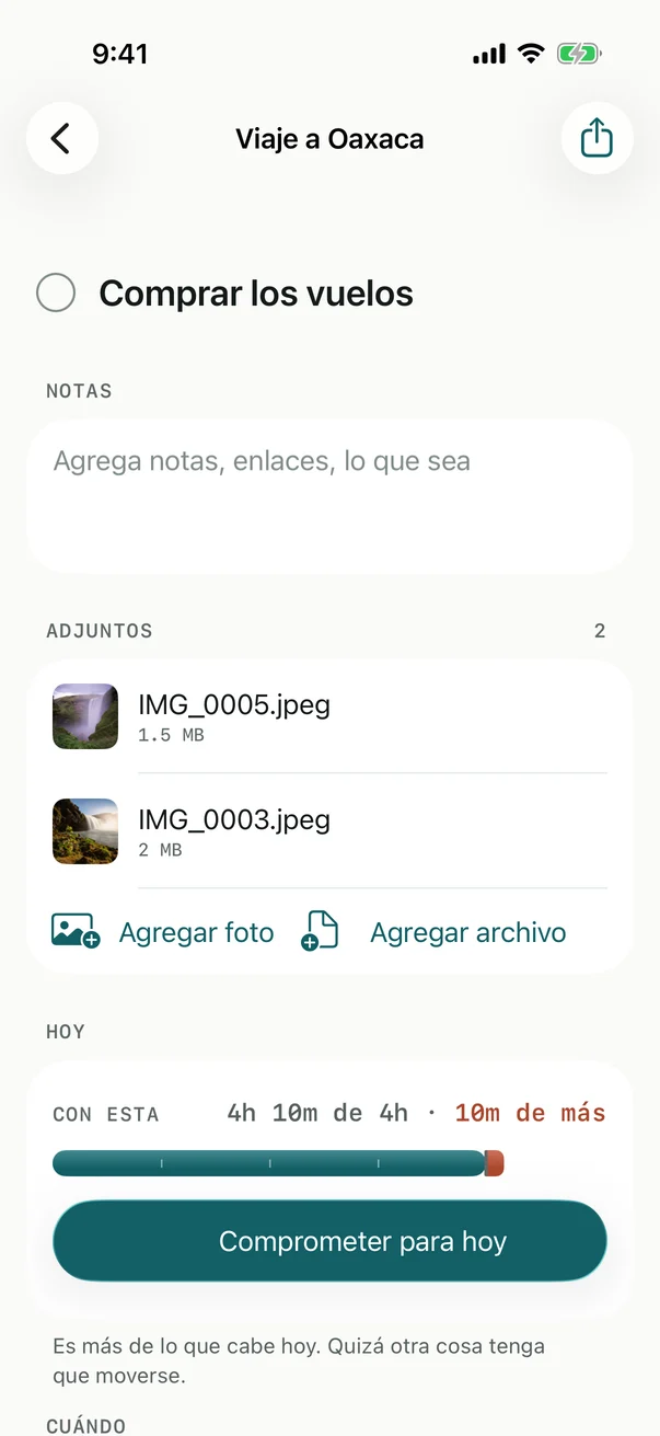 Una tarea con dos fotos adjuntas, sobre Agregar foto y Agregar archivo